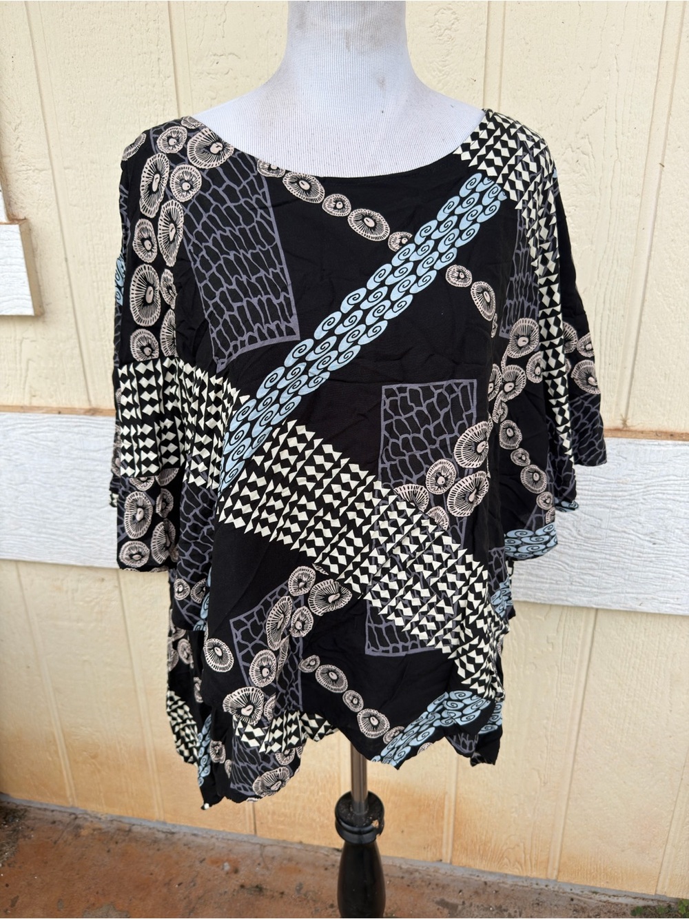 PreOwned Kamohoalii Wahine Kahala Top Oversized Black Opihi Women's 3XL